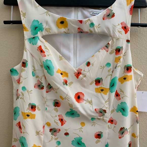 Adorable Watercolor Floral V-cut dress - Picture 3 of 6